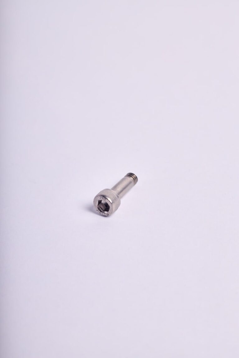 3318-01-1022 — Болт для изъятия формы